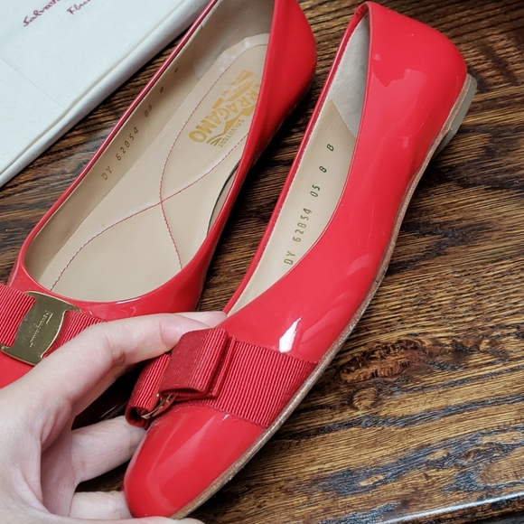 SALVATORE FERRAGAMO flats with Vara Bow - Picture 6 of 8